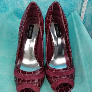 White House Black Market Heels size 8 Burgundy Seude and Croc embossed.